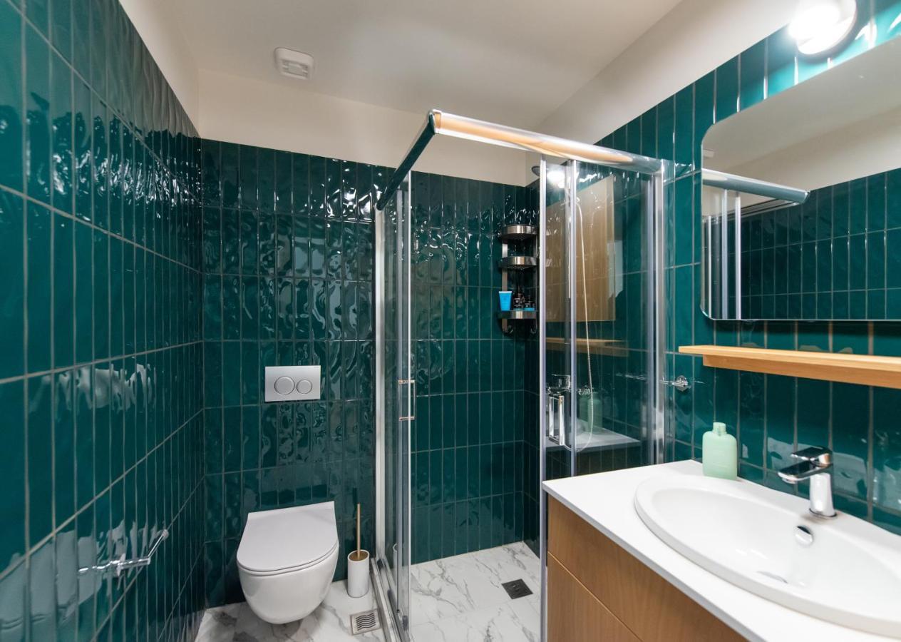 White Lotus By Halu! Apartments Tesalonika Bagian luar foto